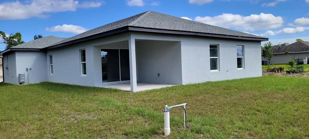 For Rent: $2,100 (4 beds, 2 baths, 1800 Square Feet)