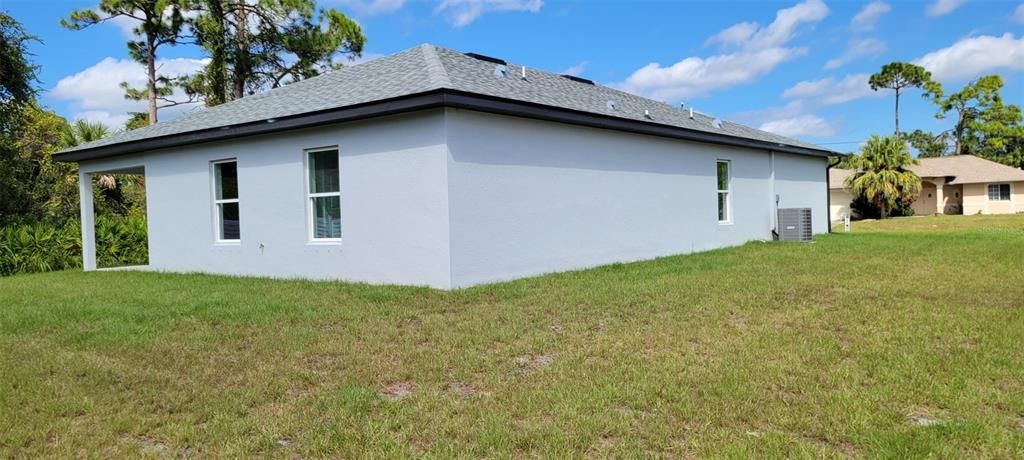 For Rent: $2,100 (4 beds, 2 baths, 1800 Square Feet)