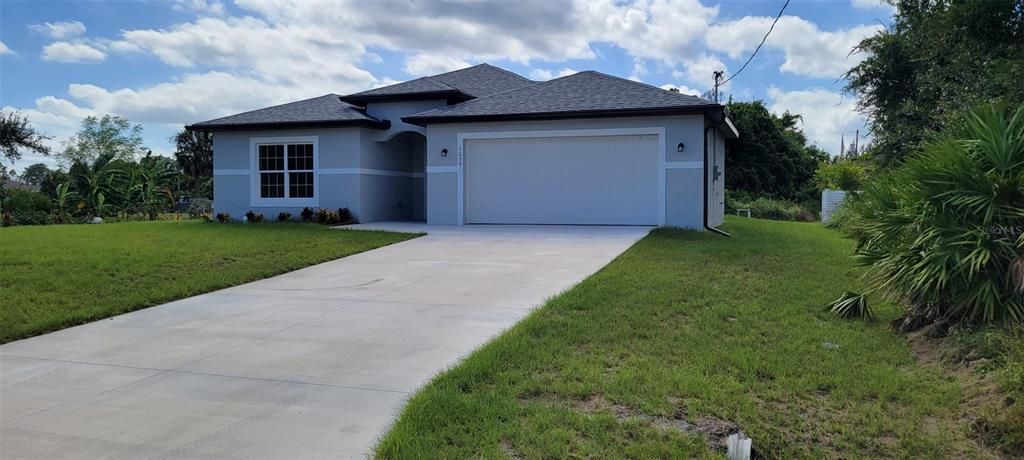 For Rent: $2,100 (4 beds, 2 baths, 1800 Square Feet)