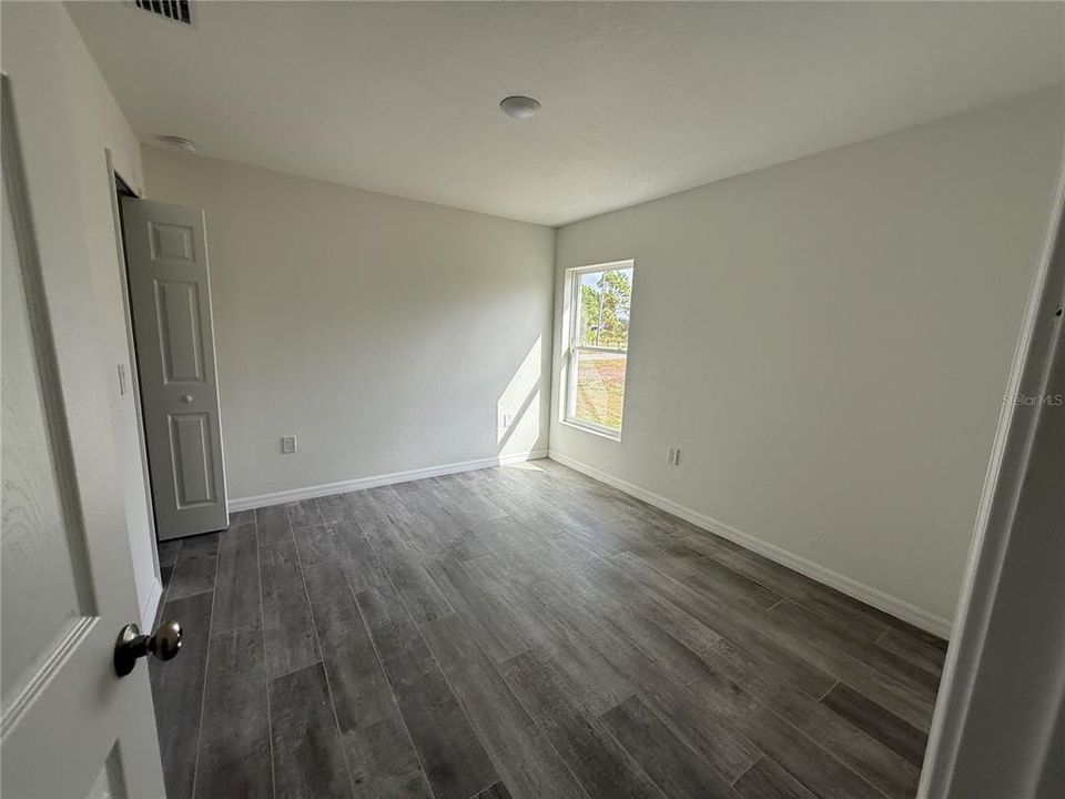 For Rent: $2,100 (4 beds, 2 baths, 1800 Square Feet)