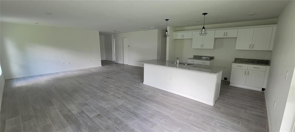 For Rent: $2,100 (4 beds, 2 baths, 1800 Square Feet)