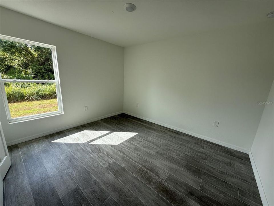 For Rent: $2,100 (4 beds, 2 baths, 1800 Square Feet)