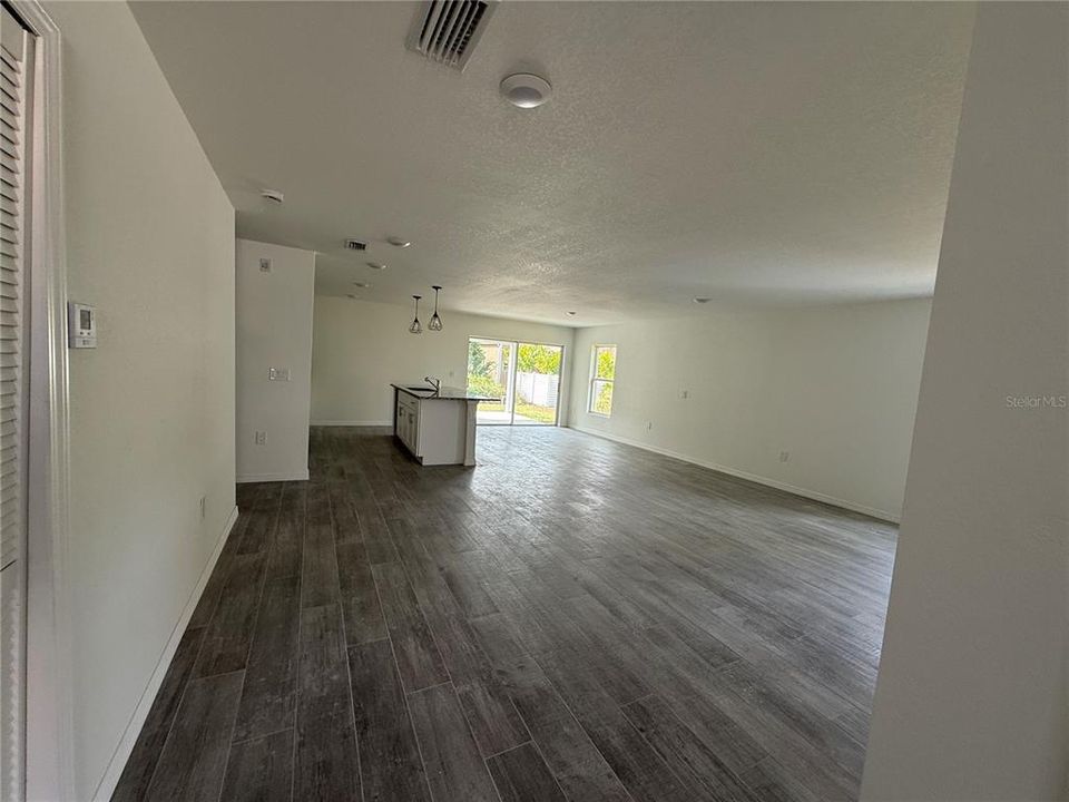 For Rent: $2,100 (4 beds, 2 baths, 1800 Square Feet)