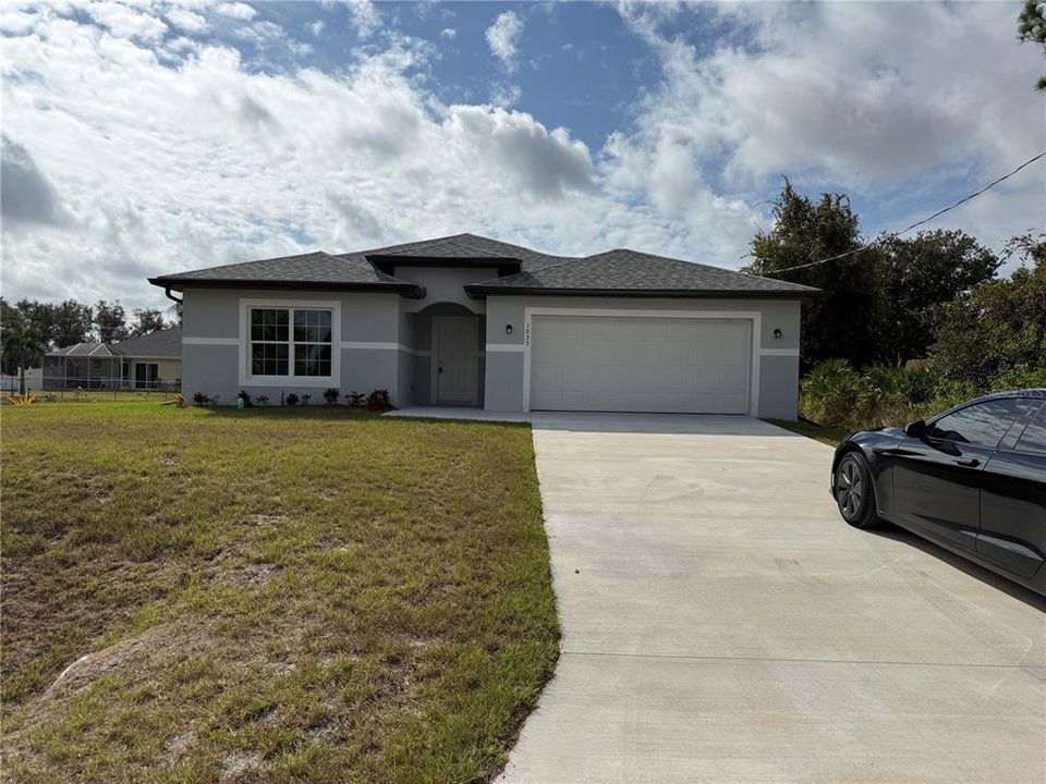 For Rent: $2,100 (4 beds, 2 baths, 1800 Square Feet)