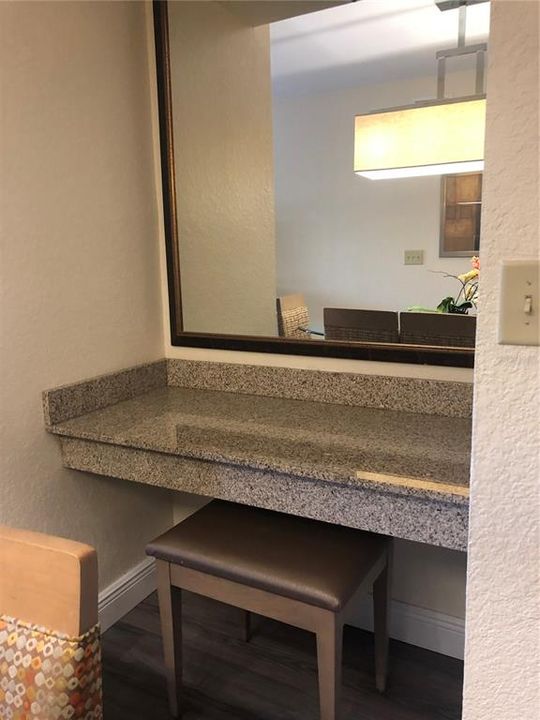 Под контрактом: $180,000 (3 спален, 2 ванн, 1200 Квадратных фут)