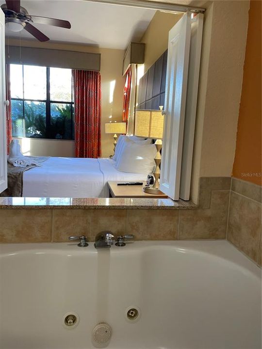 Под контрактом: $180,000 (3 спален, 2 ванн, 1200 Квадратных фут)