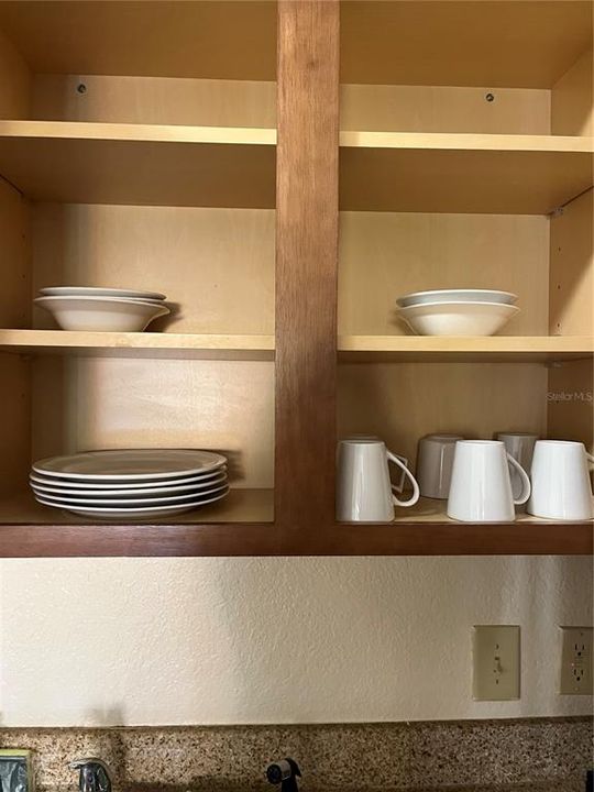 Под контрактом: $180,000 (3 спален, 2 ванн, 1200 Квадратных фут)