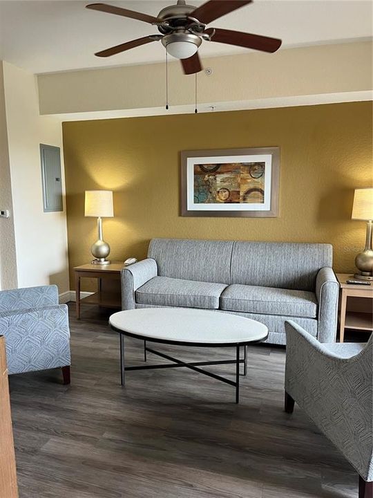 Под контрактом: $180,000 (3 спален, 2 ванн, 1200 Квадратных фут)