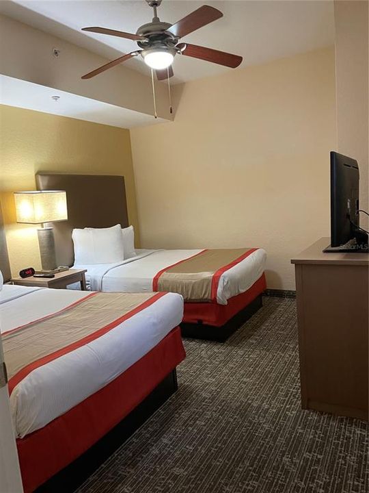 Под контрактом: $180,000 (3 спален, 2 ванн, 1200 Квадратных фут)