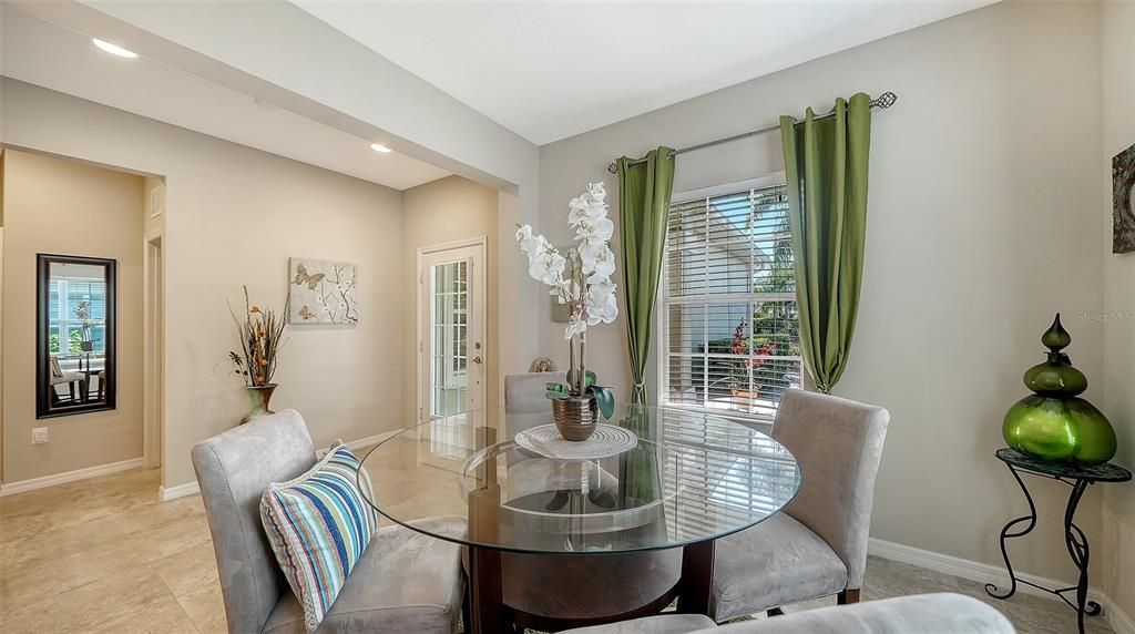 На продажу: $398,000 (2 спален, 2 ванн, 1518 Квадратных фут)