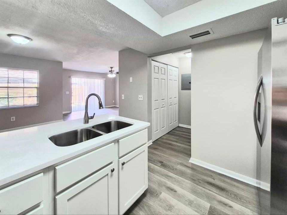For Rent: $1,600 (2 beds, 2 baths, 937 Square Feet)