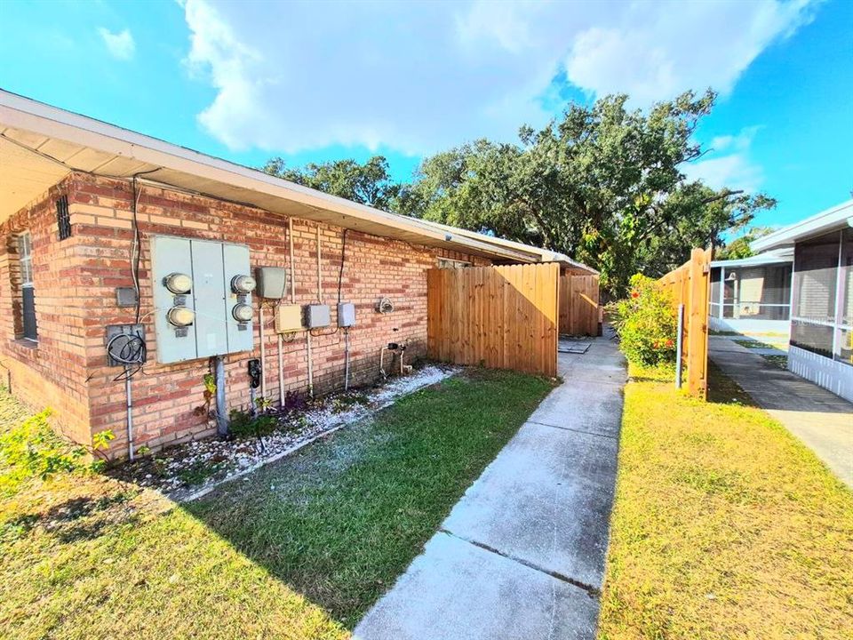 For Rent: $1,600 (2 beds, 2 baths, 937 Square Feet)