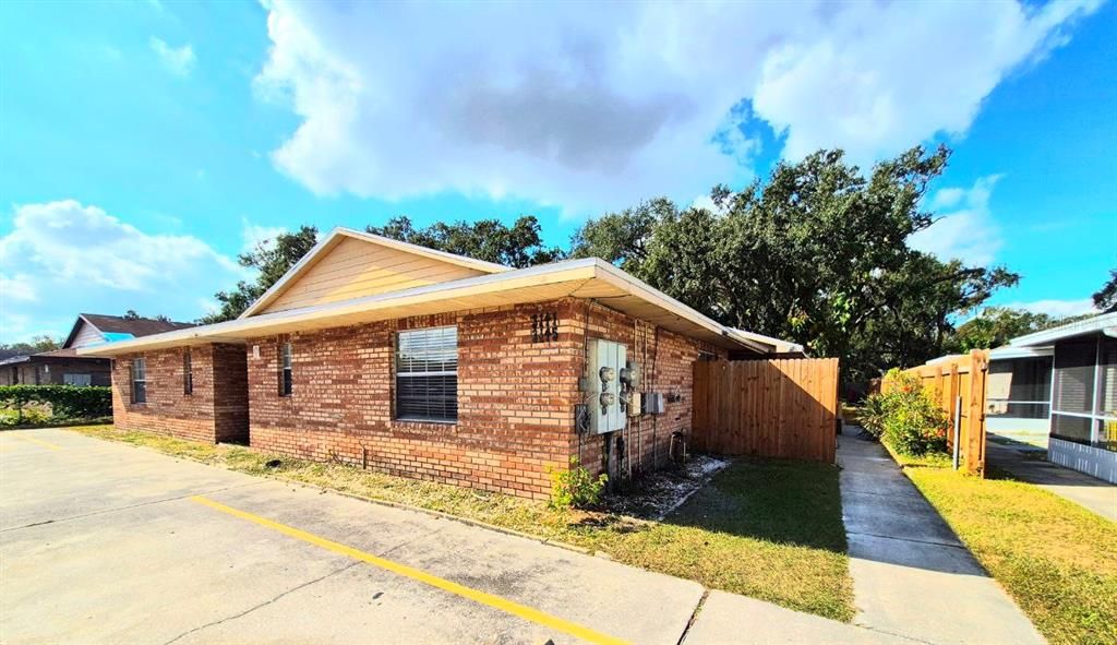 For Rent: $1,600 (2 beds, 2 baths, 937 Square Feet)