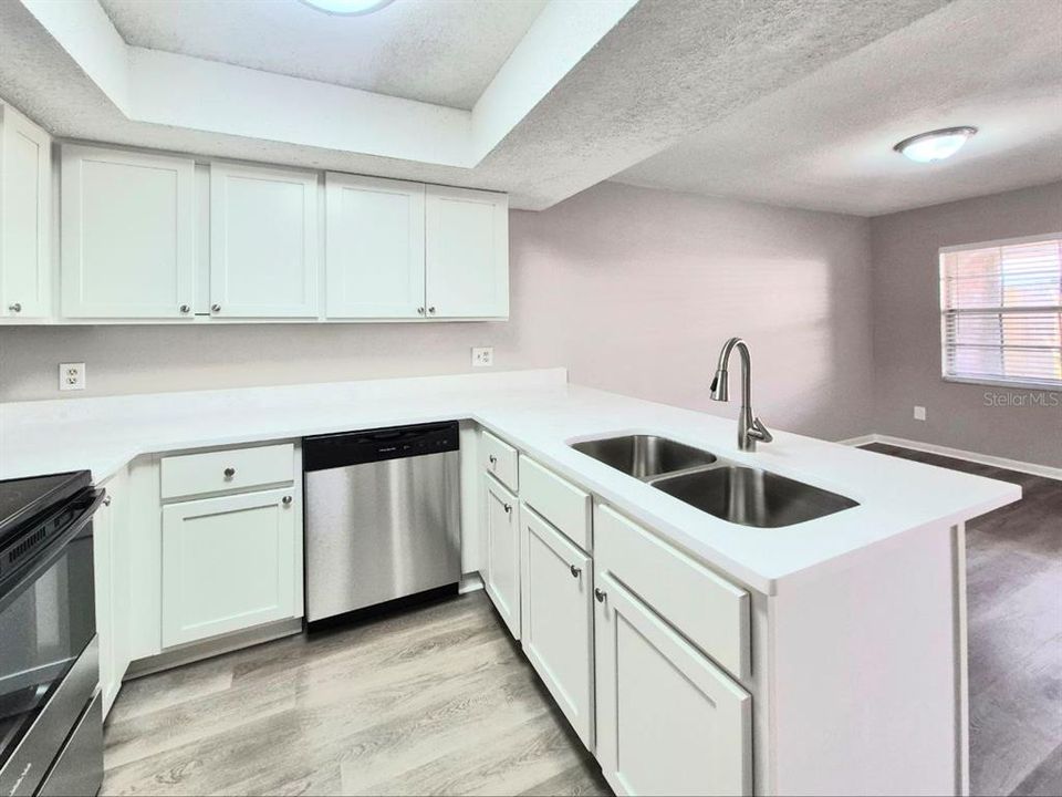 For Rent: $1,600 (2 beds, 2 baths, 937 Square Feet)