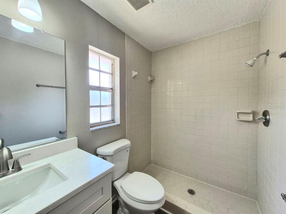 For Rent: $1,600 (2 beds, 2 baths, 937 Square Feet)
