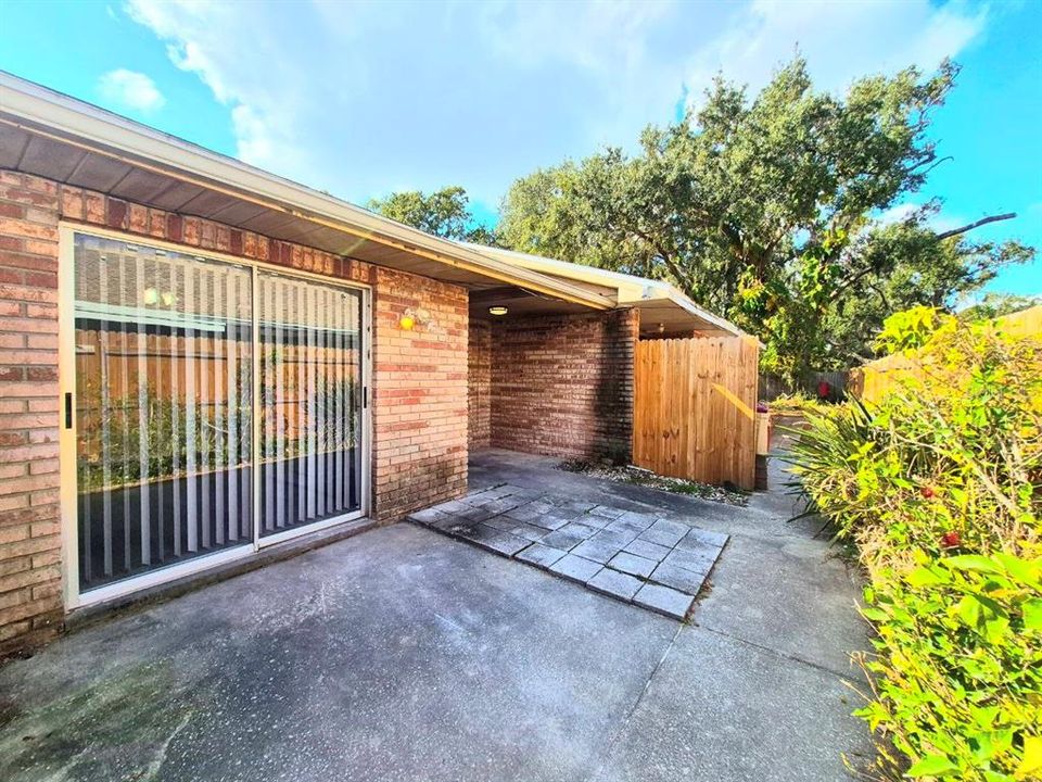 For Rent: $1,600 (2 beds, 2 baths, 937 Square Feet)