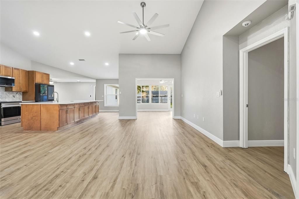 For Sale: $525,000 (4 beds, 3 baths, 2692 Square Feet)