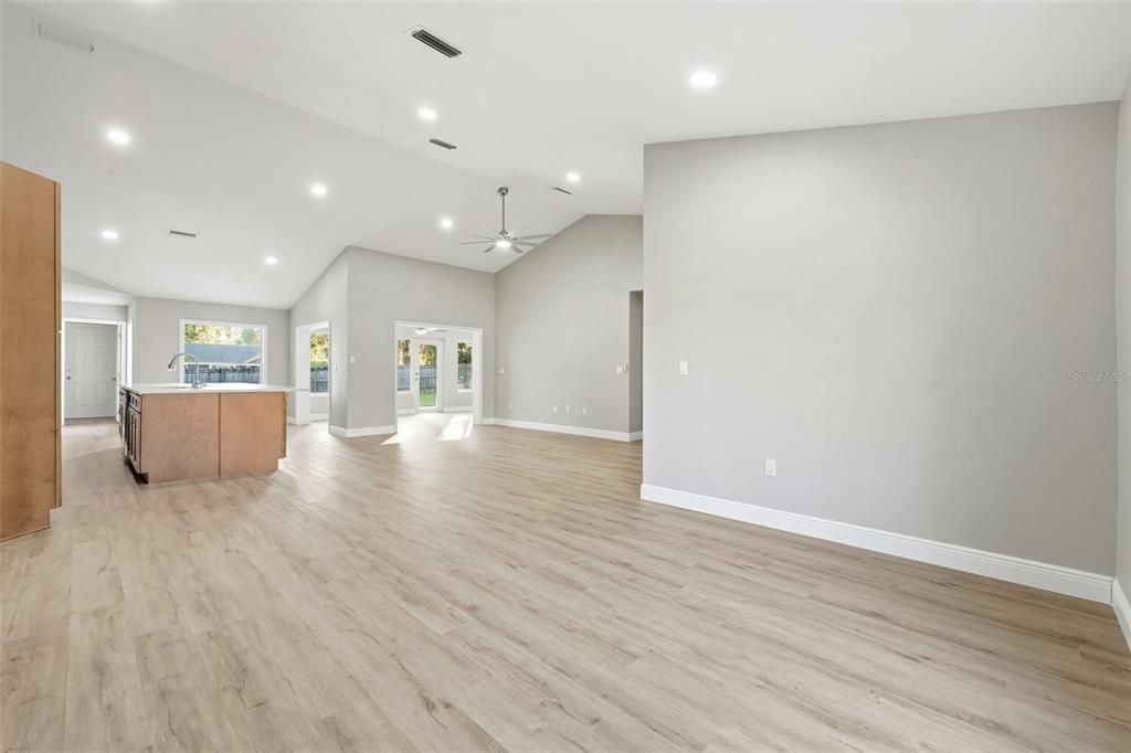 For Sale: $525,000 (4 beds, 3 baths, 2692 Square Feet)