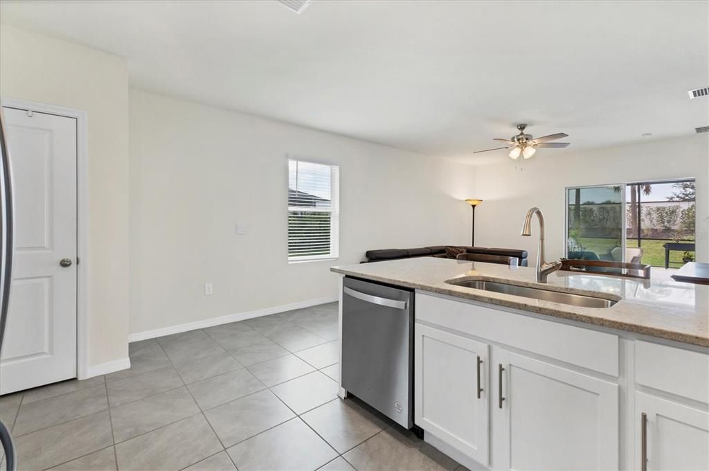 待售: $425,000 (3 贝兹, 2 浴室, 1561 平方英尺)