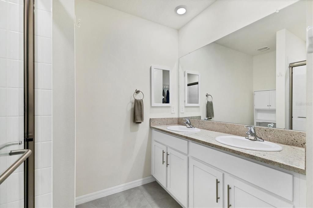 待售: $425,000 (3 贝兹, 2 浴室, 1561 平方英尺)