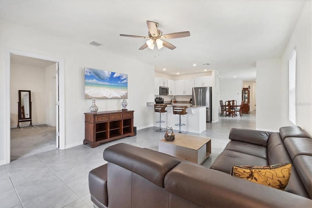 待售: $425,000 (3 贝兹, 2 浴室, 1561 平方英尺)