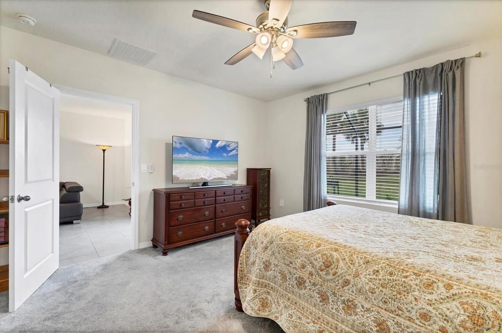 待售: $425,000 (3 贝兹, 2 浴室, 1561 平方英尺)