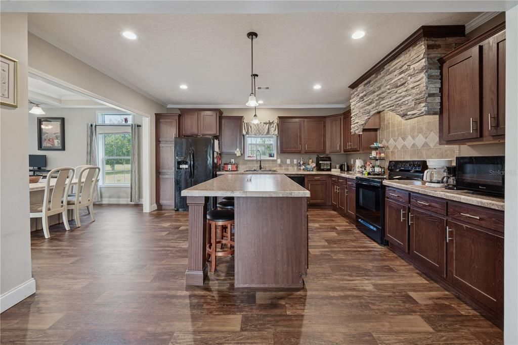 На продажу: $399,000 (4 спален, 2 ванн, 2280 Квадратных фут)