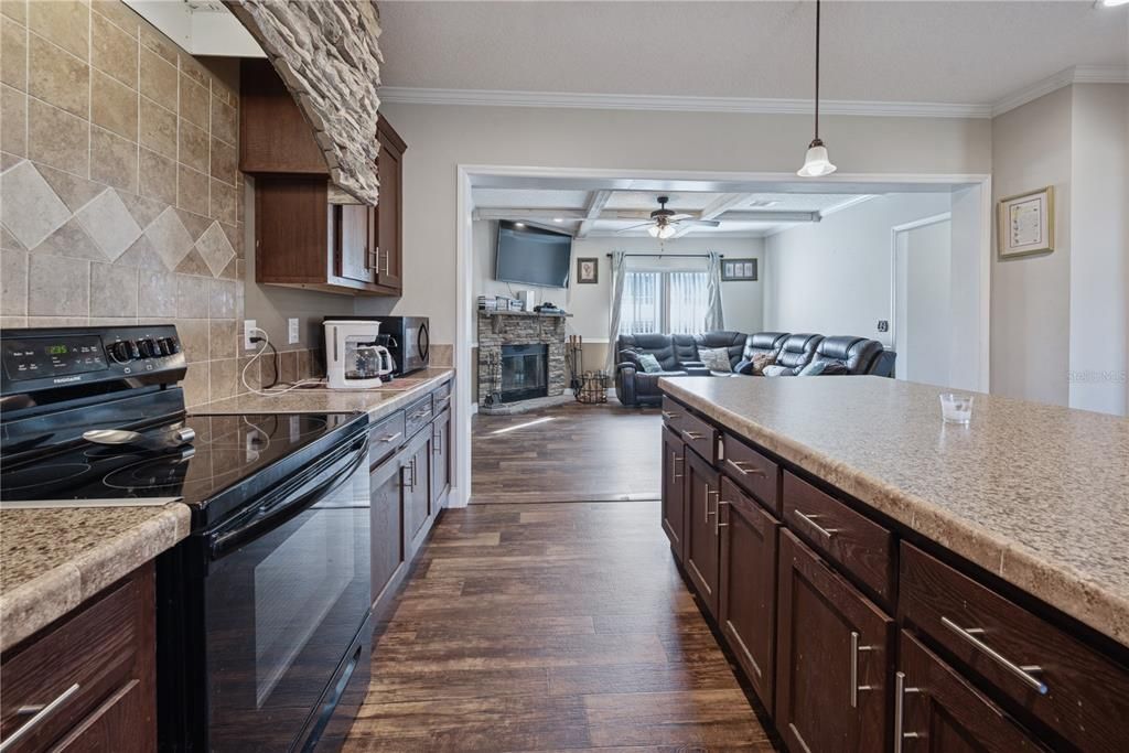 На продажу: $399,000 (4 спален, 2 ванн, 2280 Квадратных фут)