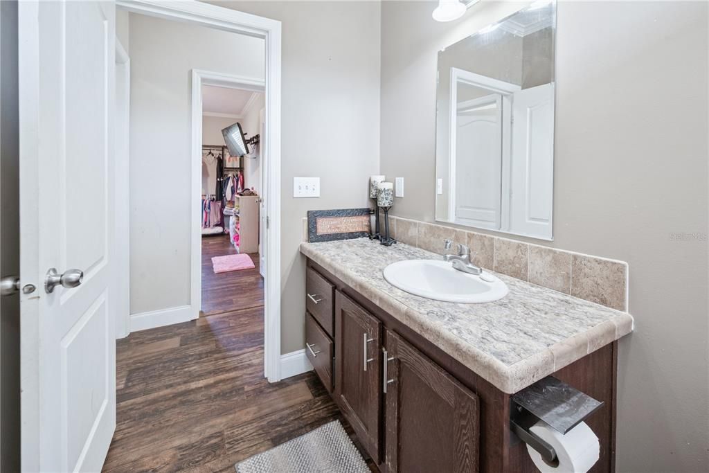 На продажу: $399,000 (4 спален, 2 ванн, 2280 Квадратных фут)