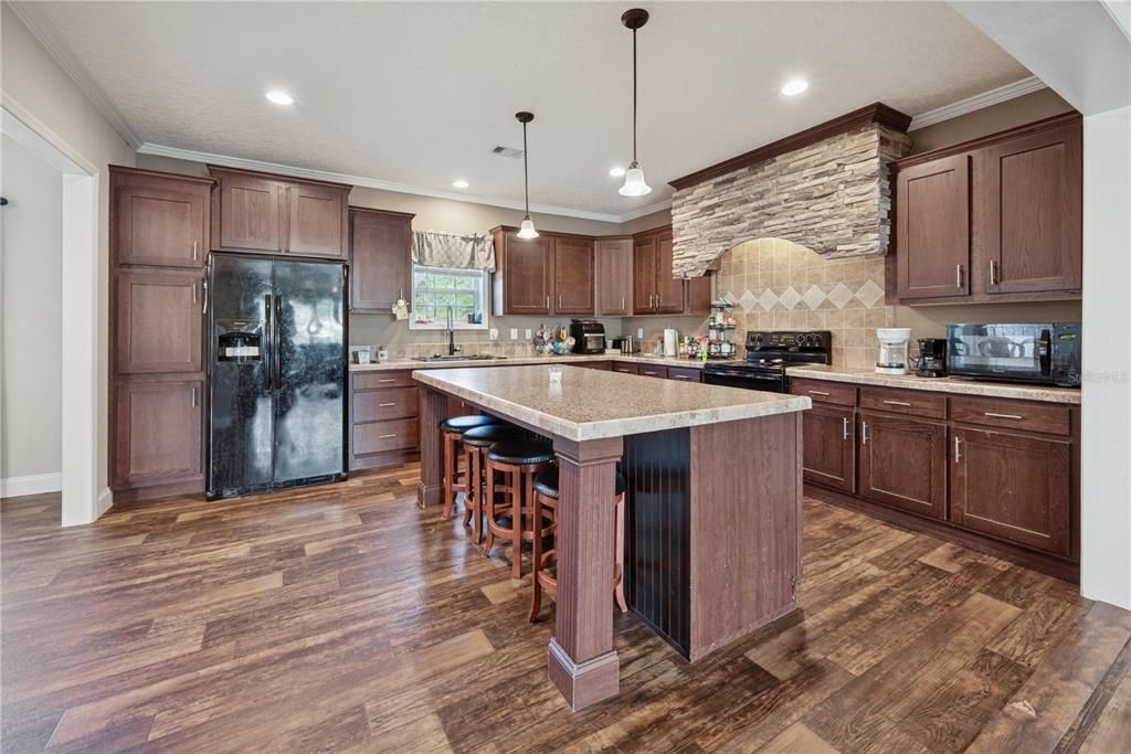 На продажу: $399,000 (4 спален, 2 ванн, 2280 Квадратных фут)