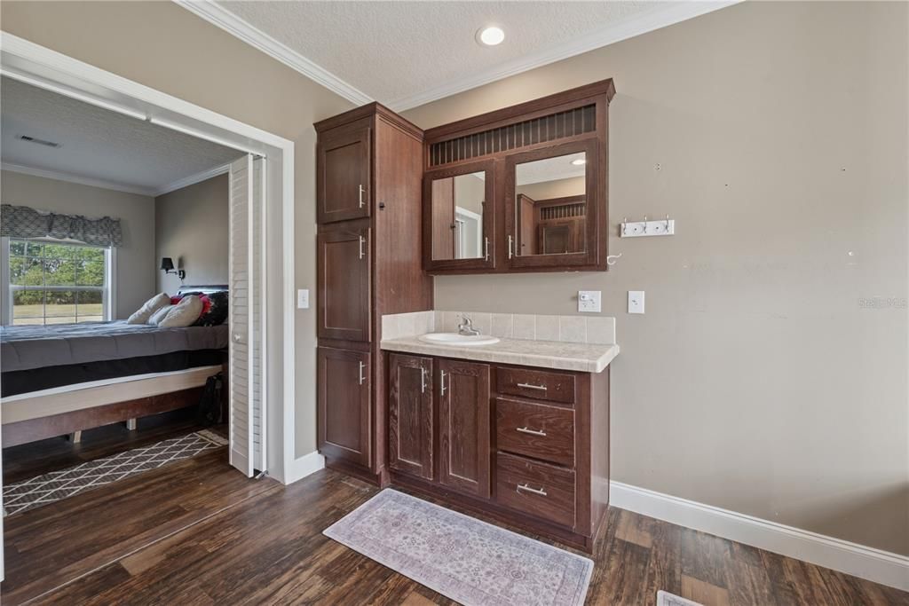 На продажу: $399,000 (4 спален, 2 ванн, 2280 Квадратных фут)