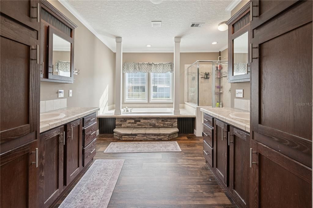 На продажу: $399,000 (4 спален, 2 ванн, 2280 Квадратных фут)