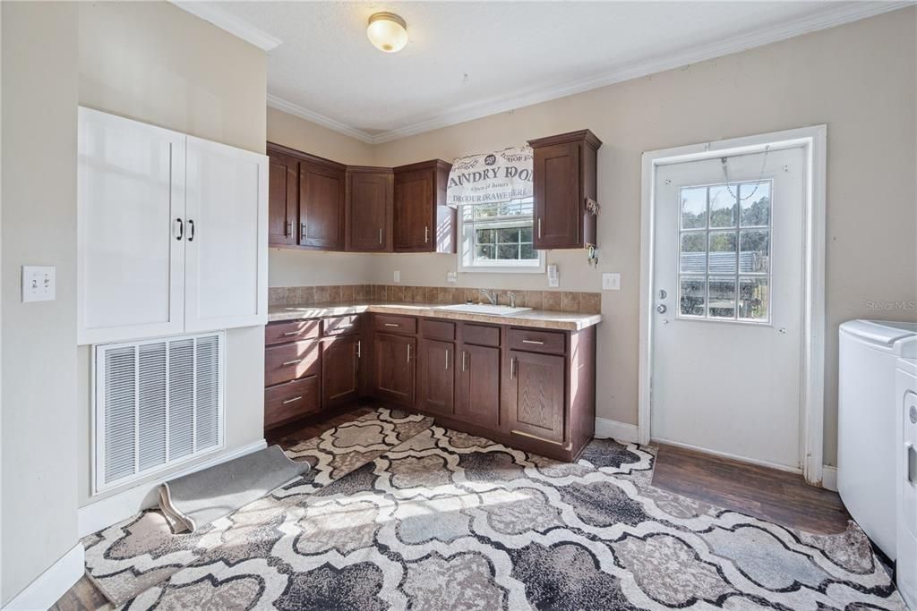 На продажу: $399,000 (4 спален, 2 ванн, 2280 Квадратных фут)