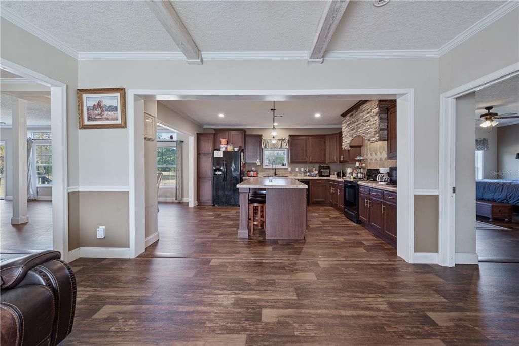 На продажу: $399,000 (4 спален, 2 ванн, 2280 Квадратных фут)