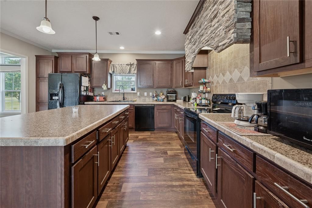 На продажу: $399,000 (4 спален, 2 ванн, 2280 Квадратных фут)