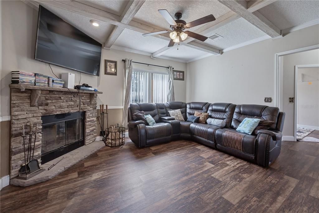 На продажу: $399,000 (4 спален, 2 ванн, 2280 Квадратных фут)