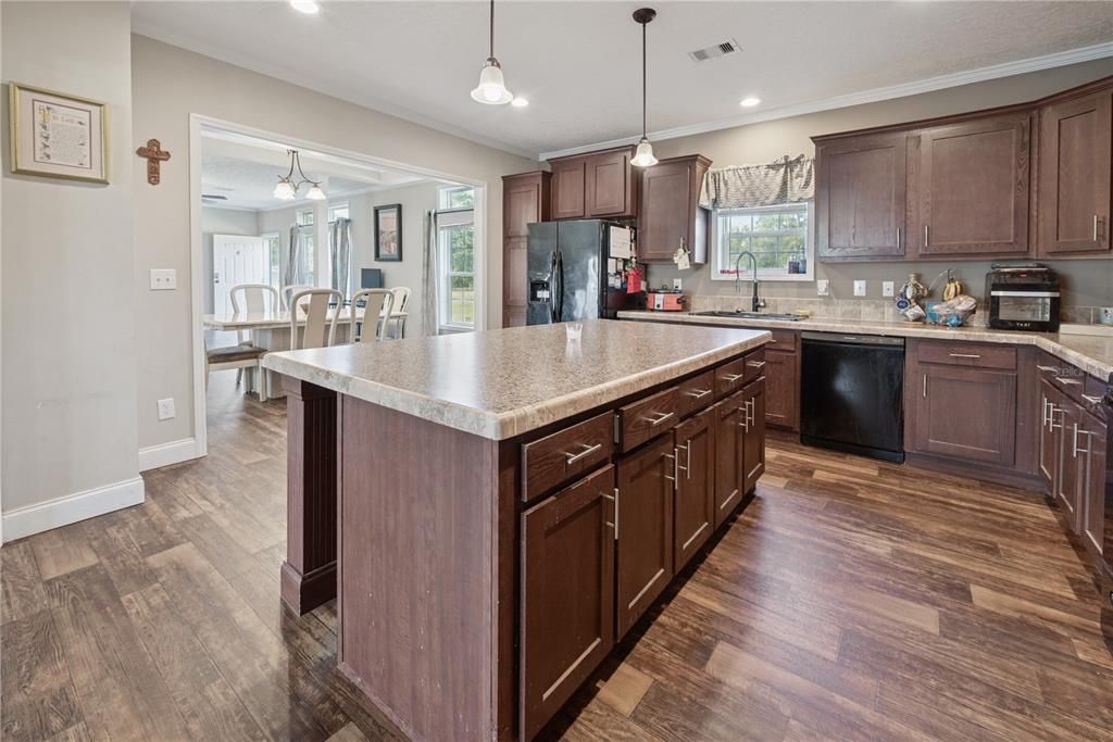 На продажу: $399,000 (4 спален, 2 ванн, 2280 Квадратных фут)