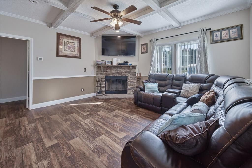 На продажу: $399,000 (4 спален, 2 ванн, 2280 Квадратных фут)