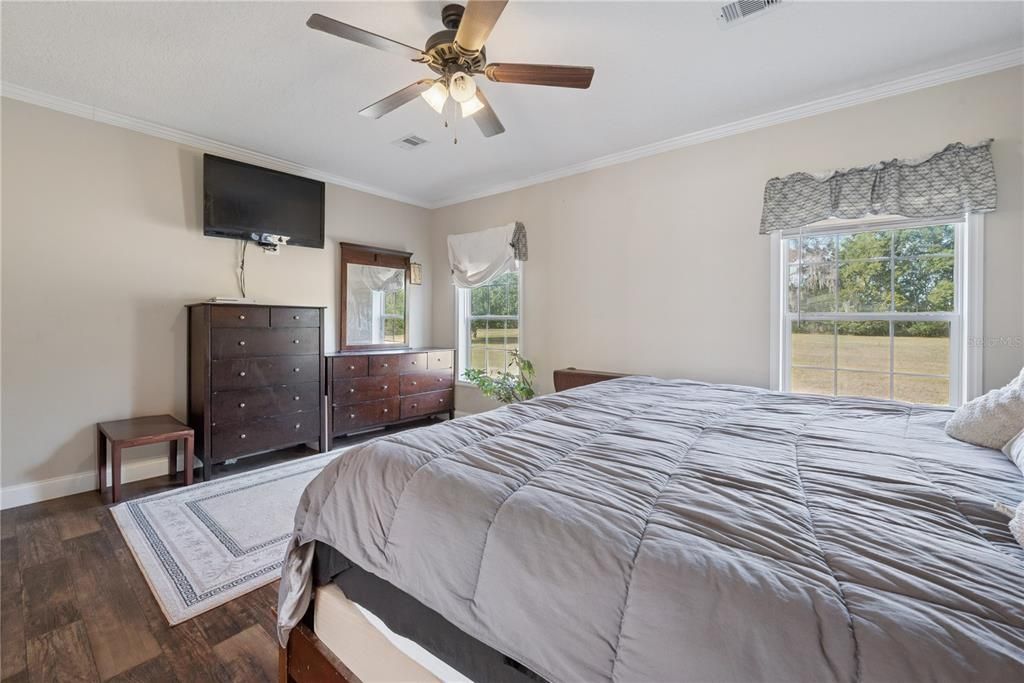 На продажу: $399,000 (4 спален, 2 ванн, 2280 Квадратных фут)