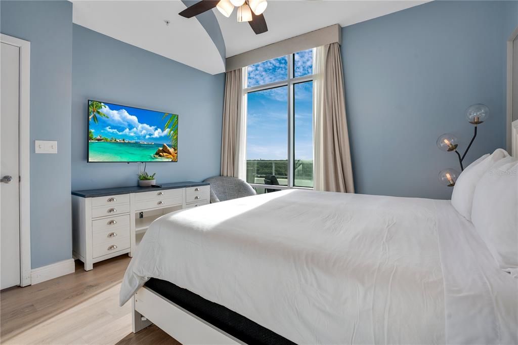 В аренду: $4,500 (2 спален, 2 ванн, 1537 Квадратных фут)