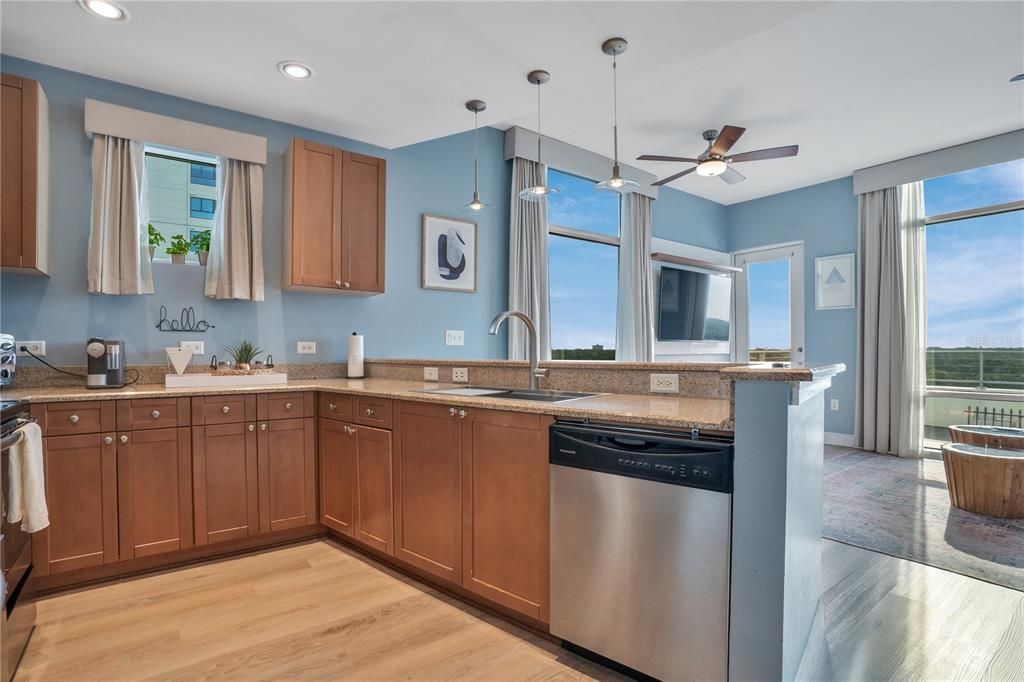 В аренду: $4,500 (2 спален, 2 ванн, 1537 Квадратных фут)