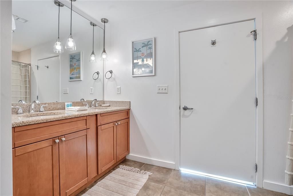 В аренду: $4,500 (2 спален, 2 ванн, 1537 Квадратных фут)