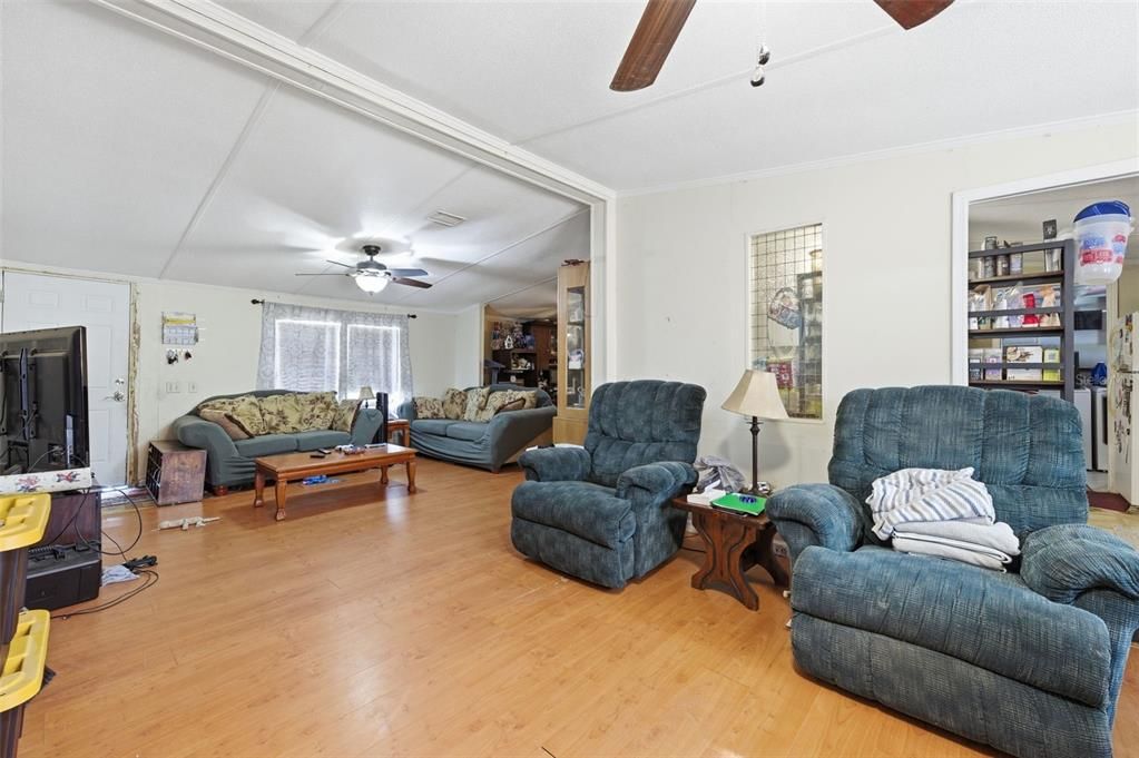 En Venta: $190,000 (4 camas, 2 baños, 1620 Pies cuadrados)