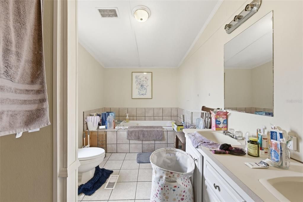 En Venta: $190,000 (4 camas, 2 baños, 1620 Pies cuadrados)