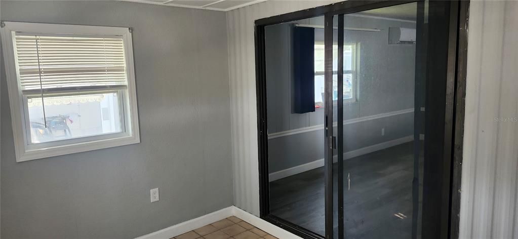 待售: $120,000 (2 贝兹, 1 浴室, 736 平方英尺)