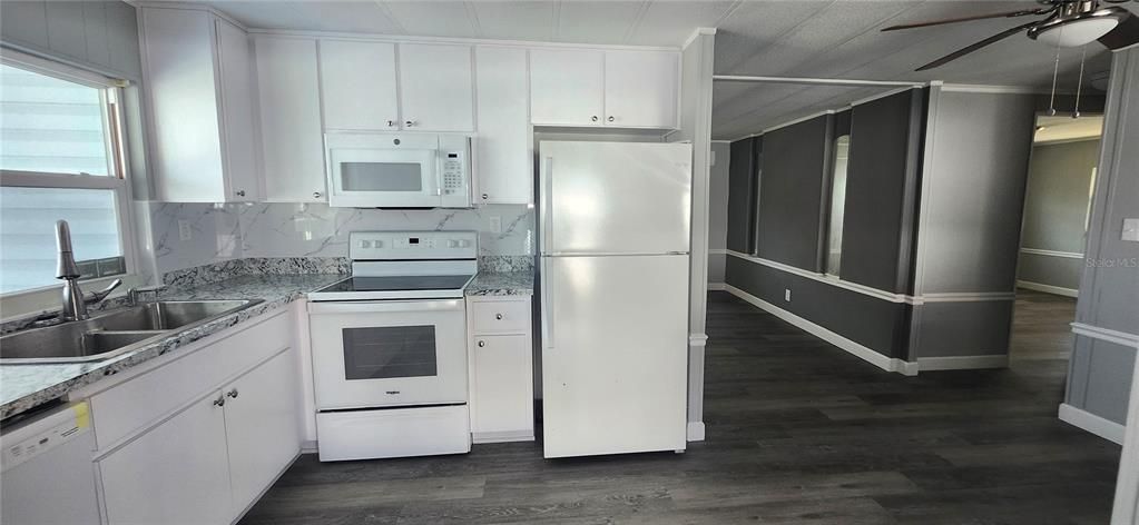 待售: $120,000 (2 贝兹, 1 浴室, 736 平方英尺)