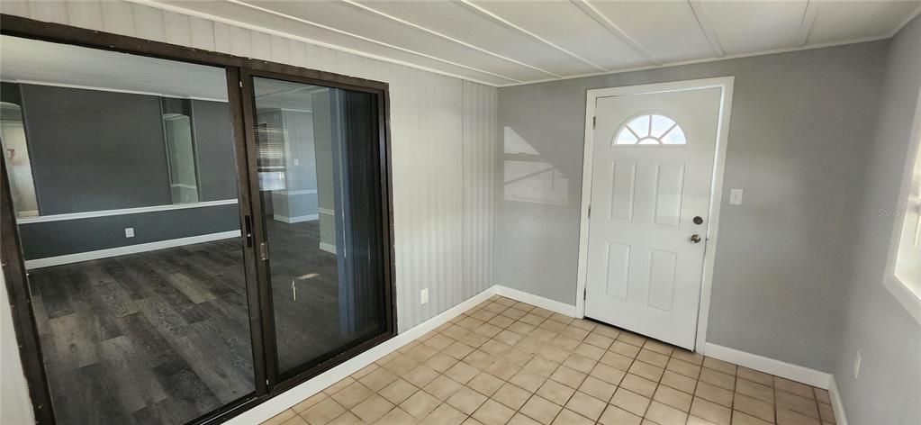 待售: $120,000 (2 贝兹, 1 浴室, 736 平方英尺)