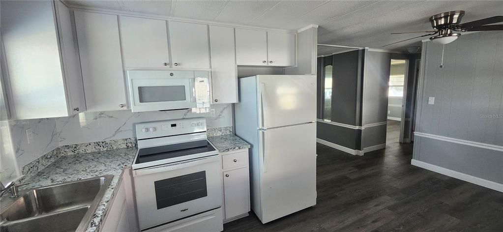 待售: $120,000 (2 贝兹, 1 浴室, 736 平方英尺)