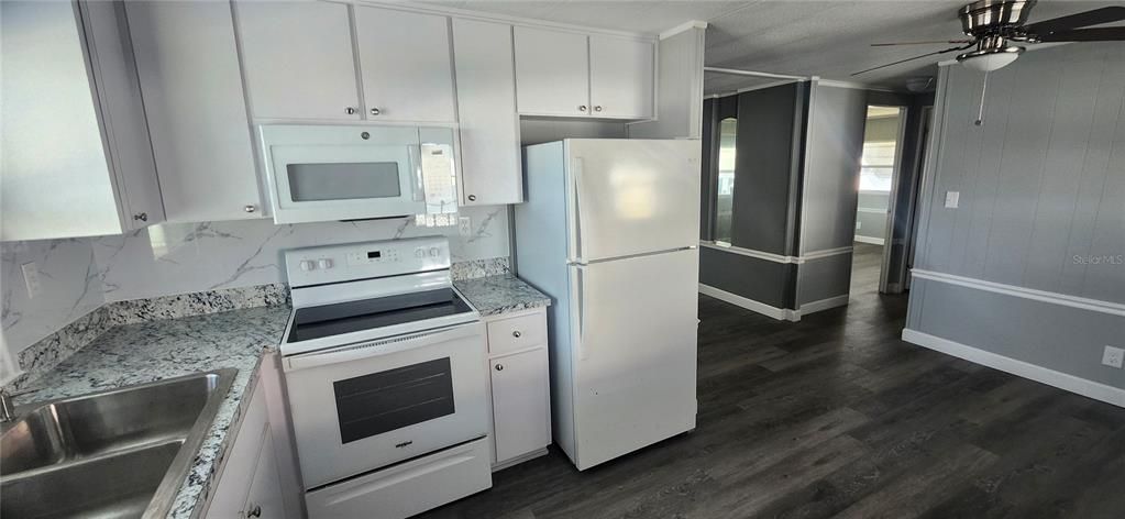 待售: $120,000 (2 贝兹, 1 浴室, 736 平方英尺)