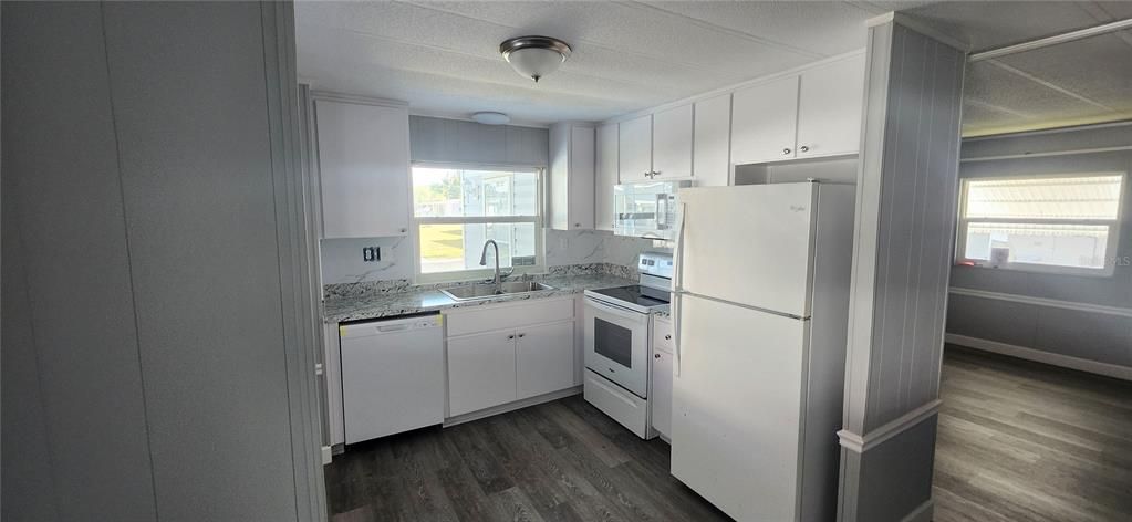 待售: $120,000 (2 贝兹, 1 浴室, 736 平方英尺)